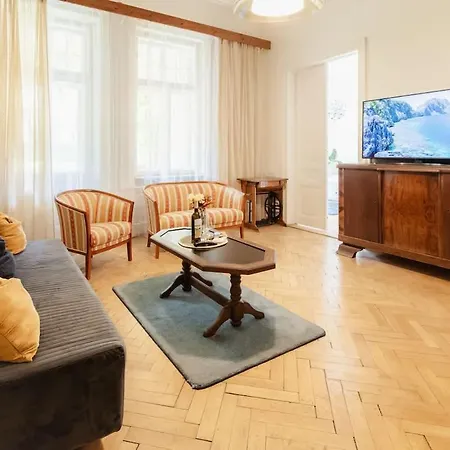 Ivy House With Balcony 브라티슬라바