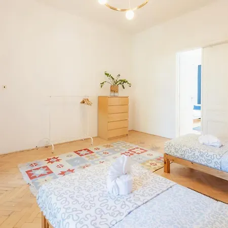 아파트 Ivy House With Balcony *