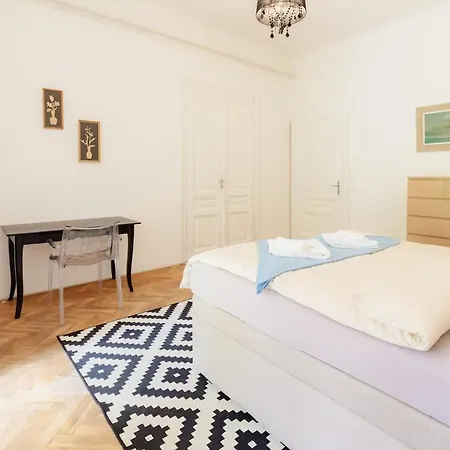 아파트 Ivy House With Balcony 브라티슬라바