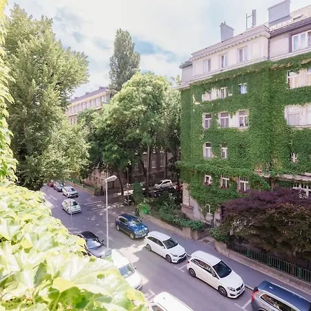 아파트 Ivy House With Balcony 브라티슬라바