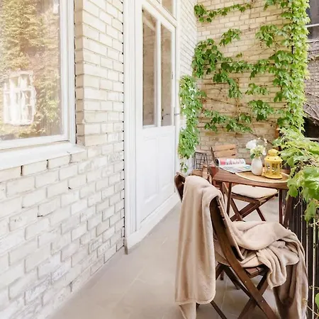 아파트 Ivy House With Balcony *