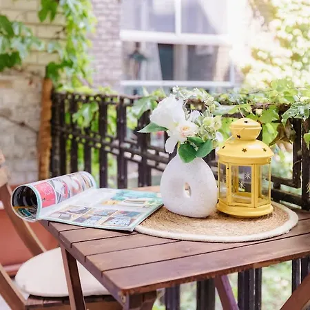 Ivy House With Balcony 아파트 *