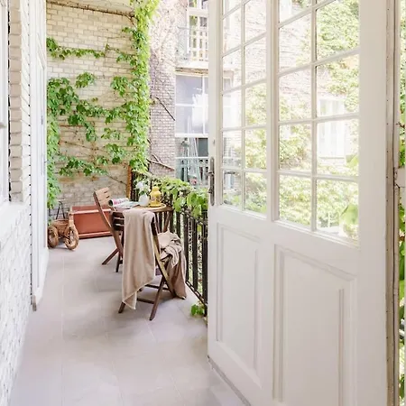Ivy House With Balcony 아파트 *