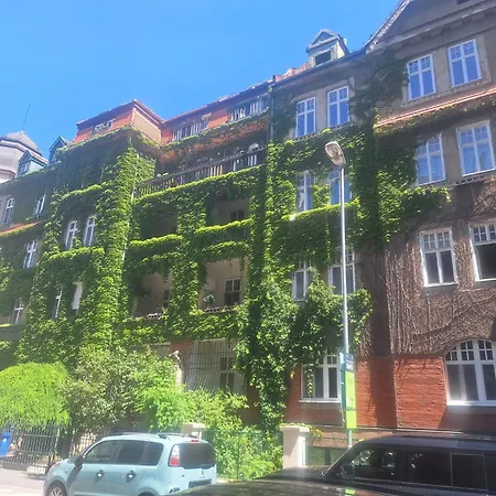아파트 Ivy House With Balcony *